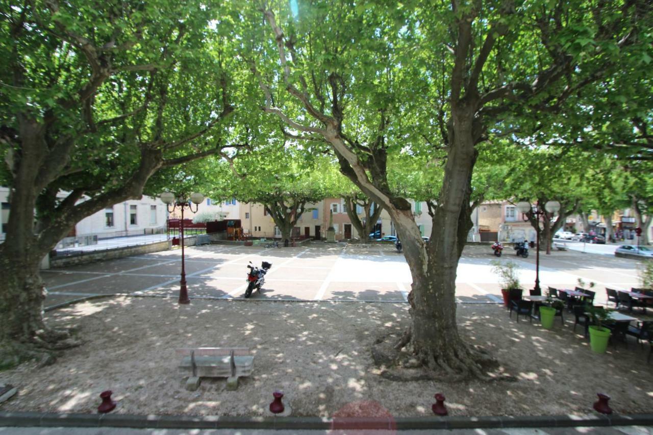 "La Place Du Village" Bedoin Bagian luar foto
